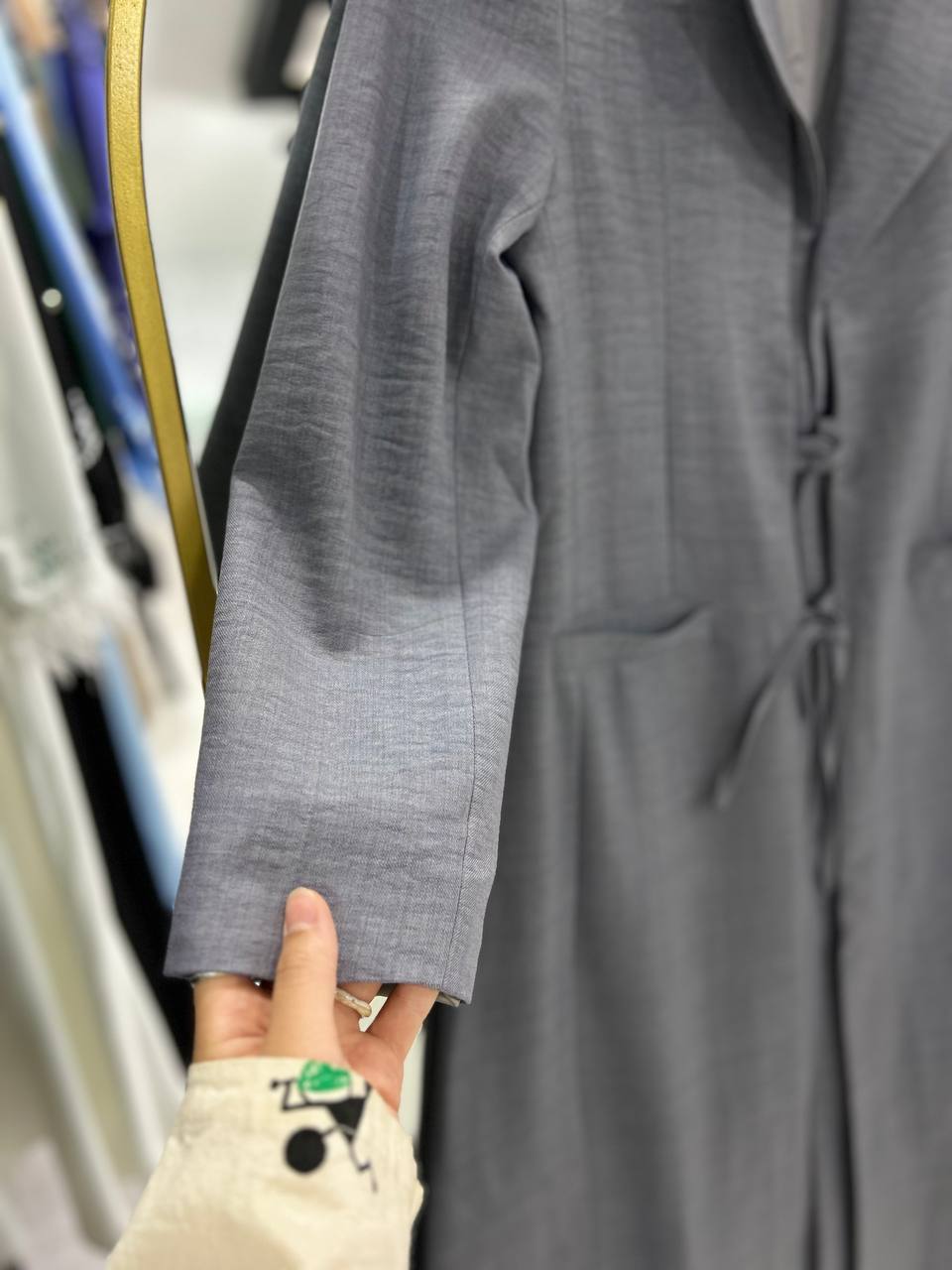 Kawther Yazlık Mantosu – Şık ve Pratik