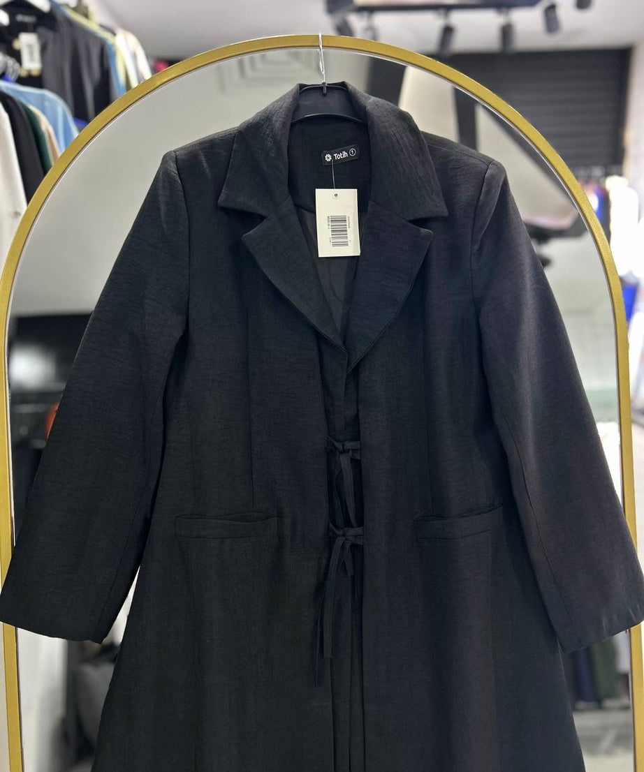 Kawther Yazlık Mantosu – Şık ve Siyah