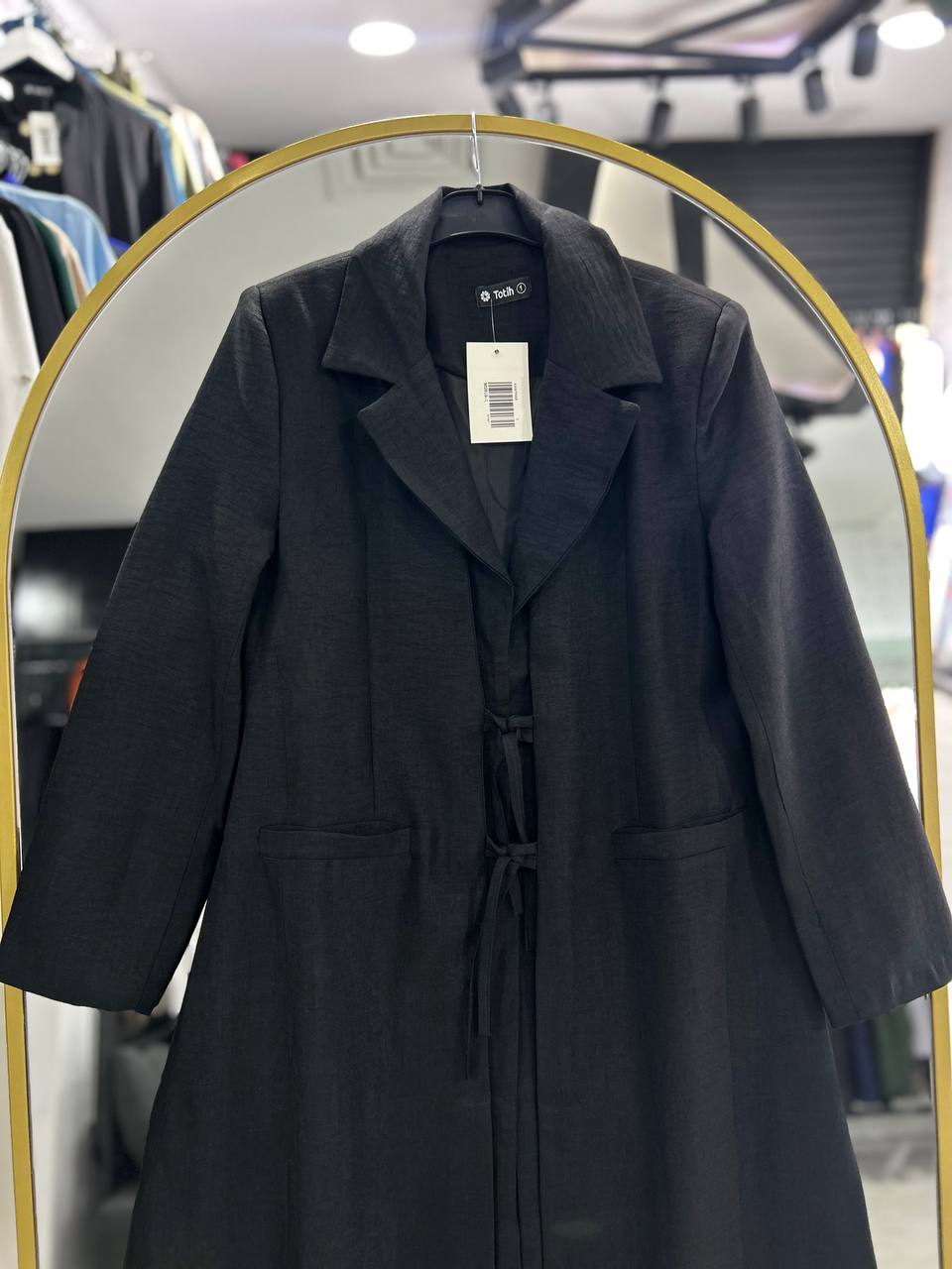 Kawther Yazlık Mantosu – Şık ve Siyah