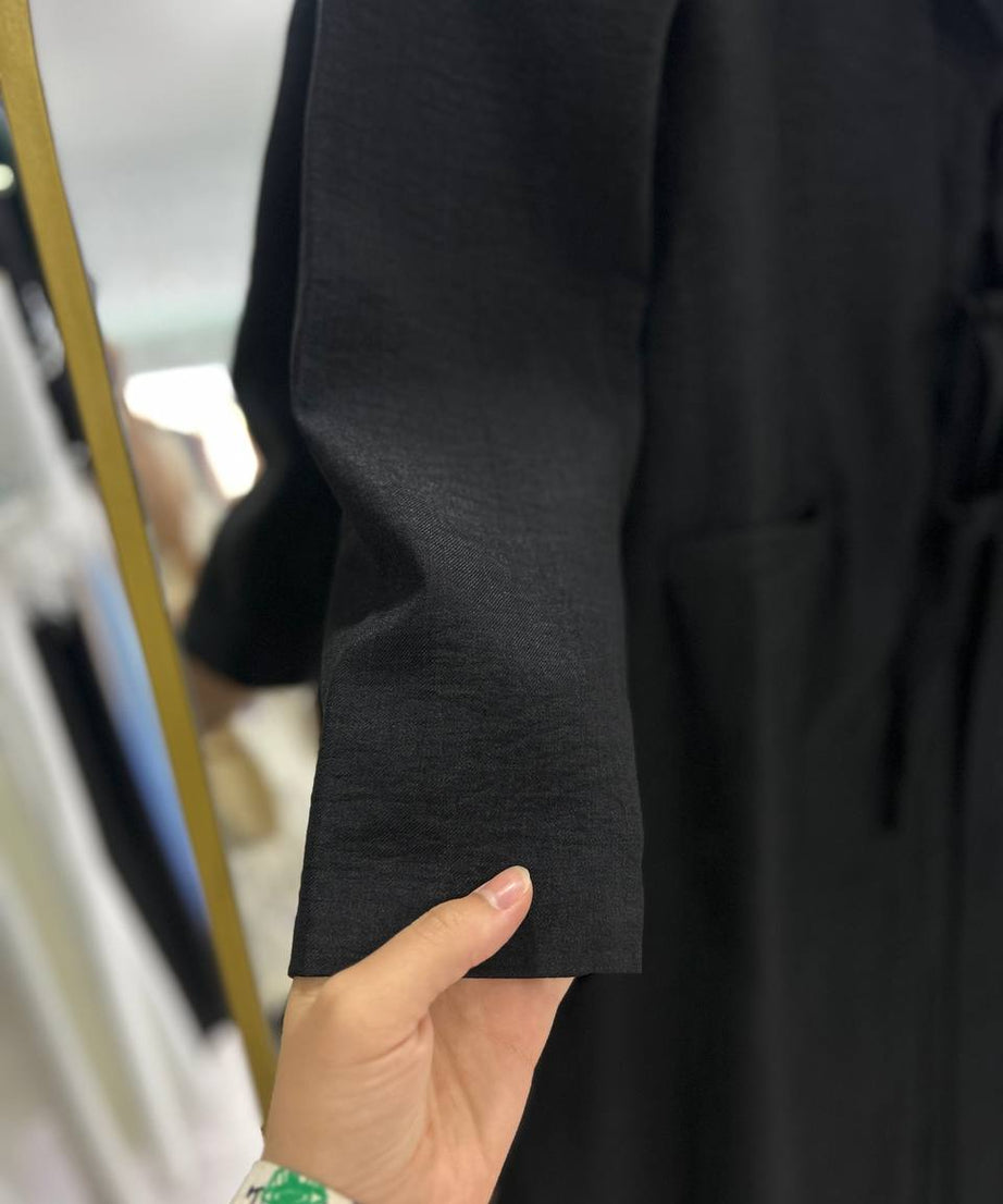 Kawther Yazlık Mantosu – Şık ve Siyah