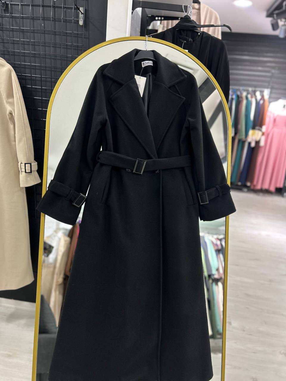 Tima\'nın Resmi Kış Ceketi, Siyah